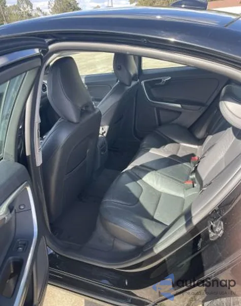 2012 Volvo S60 T5 z USA, uszkodzony, nr VIN YV1622FS2C2116540